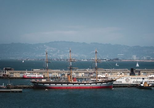 red-white-boat-sea-daytime_417767-562